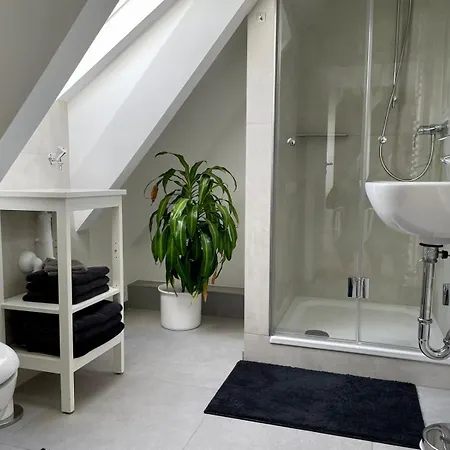 Ruhiges Und Citynahes Dachgeschoss-nest *