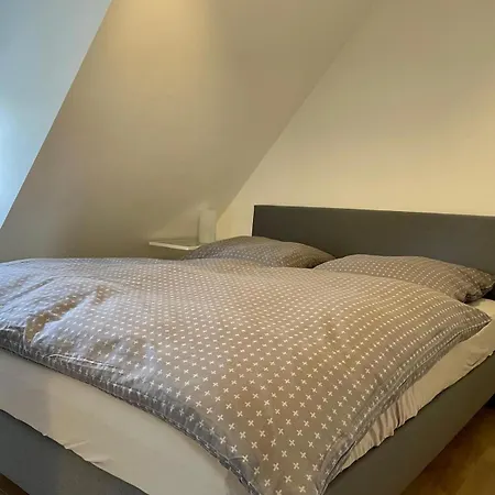 Ruhiges Und Citynahes Dachgeschoss-nest