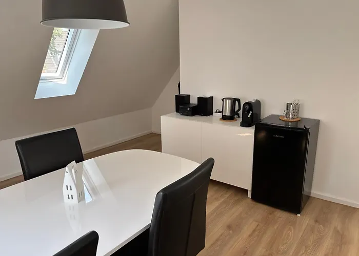 아파트 Ruhiges Und Citynahes Dachgeschoss-nest *